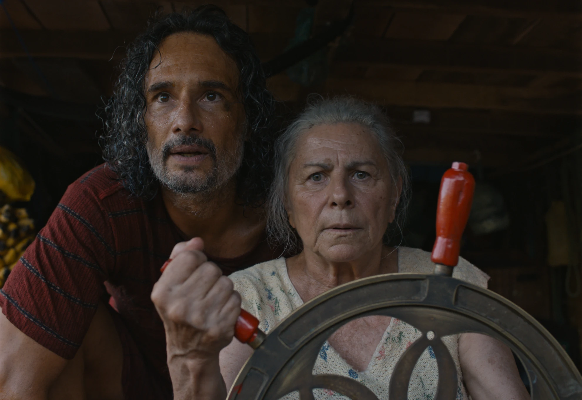 THE_BLUE_TRAIL_Still_2cGuillermo_Garza_Desvia.jpg