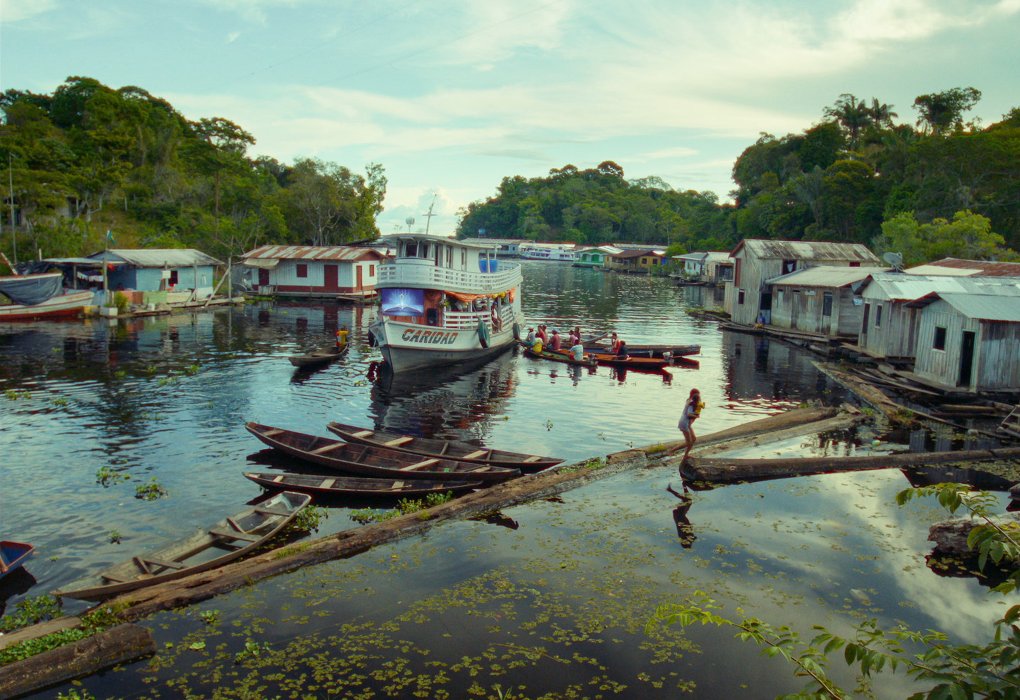 THE_BLUE_TRAIL_Still_11Guillermo_Garza_Desvia.jpg