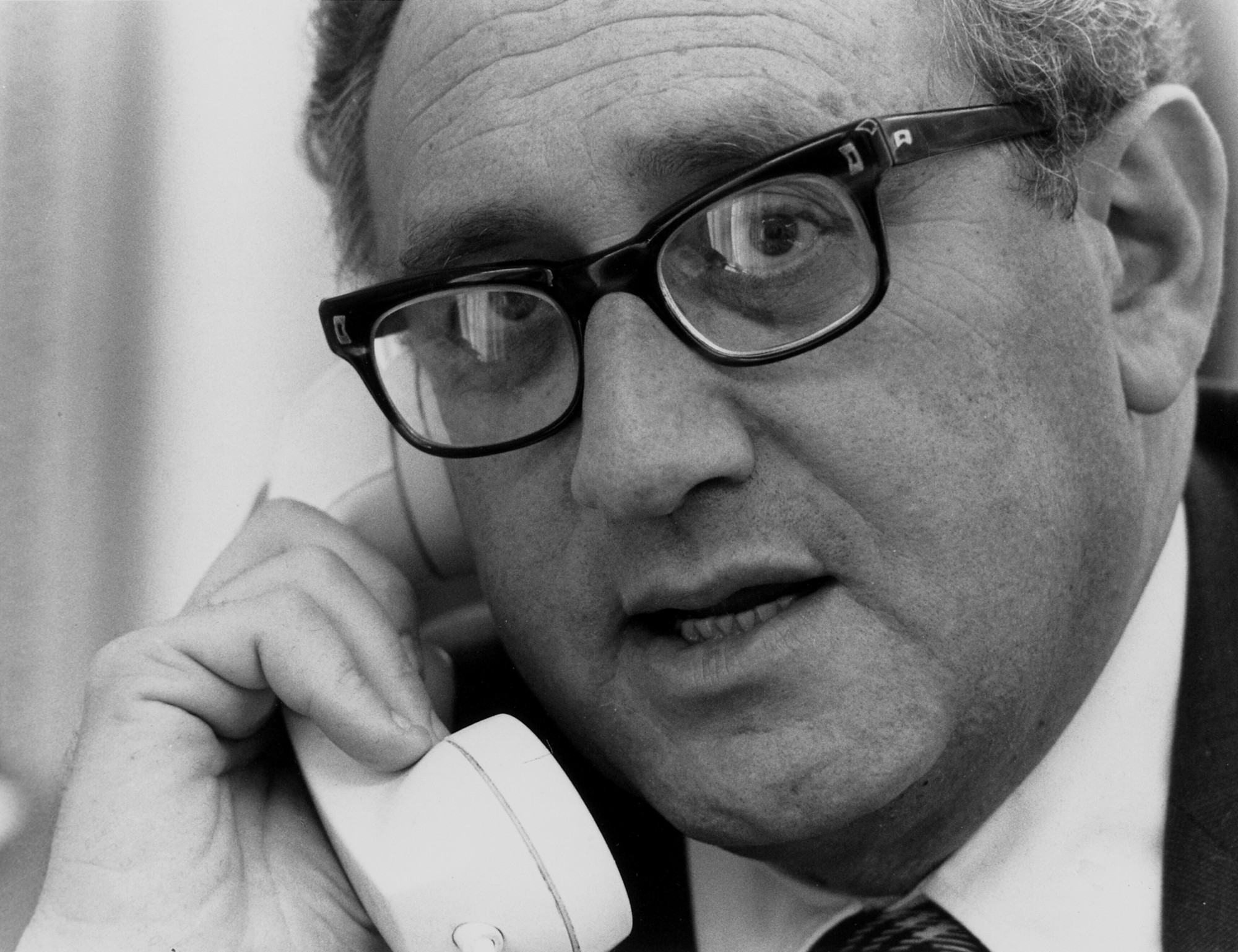 HKI_EFFECT_KISSINGER ON THE PHONE@The U.S. National Archives.jpg