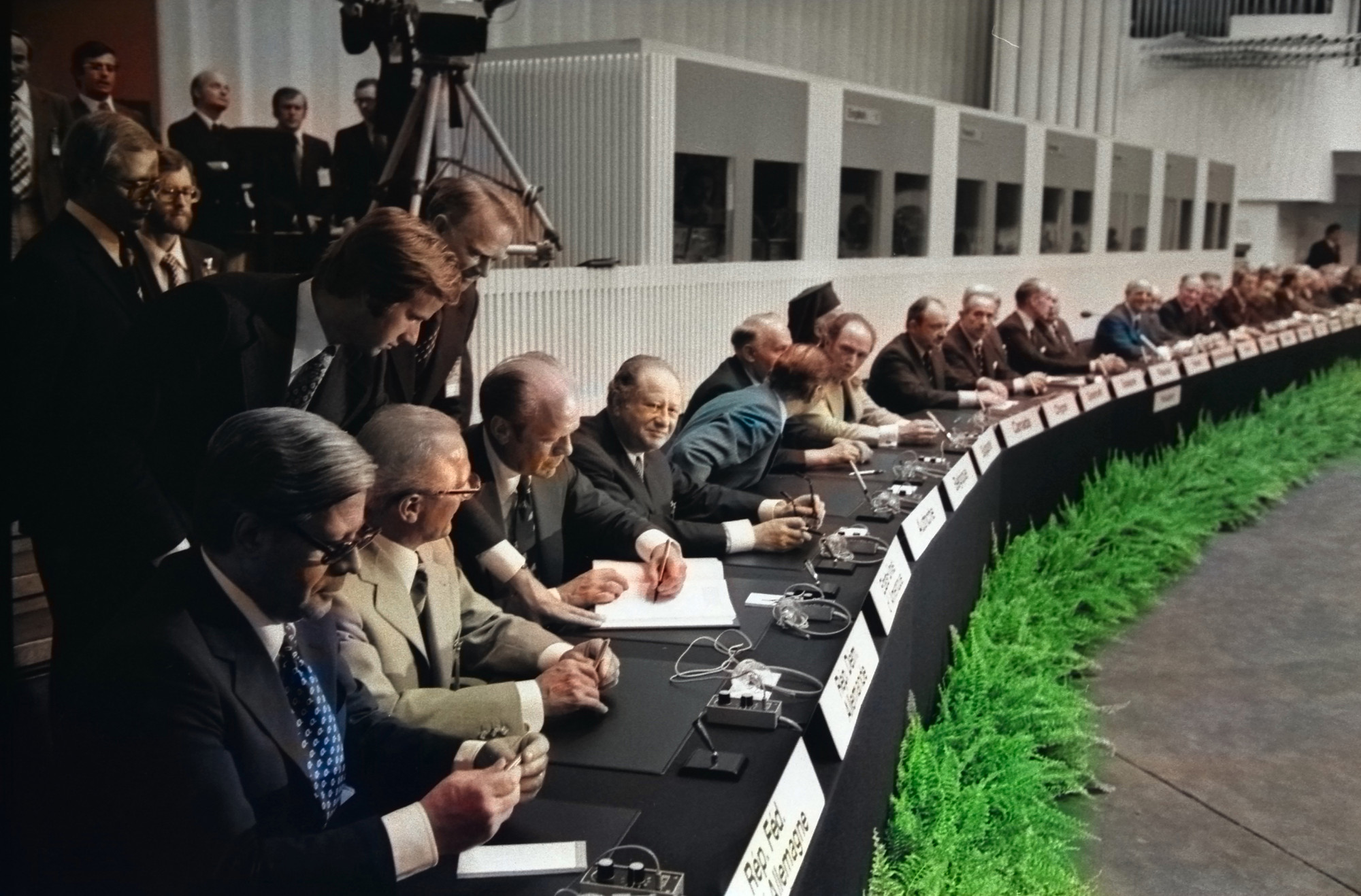 HKI_EFFECT_SIGNING@The U.S. National Archives.jpg