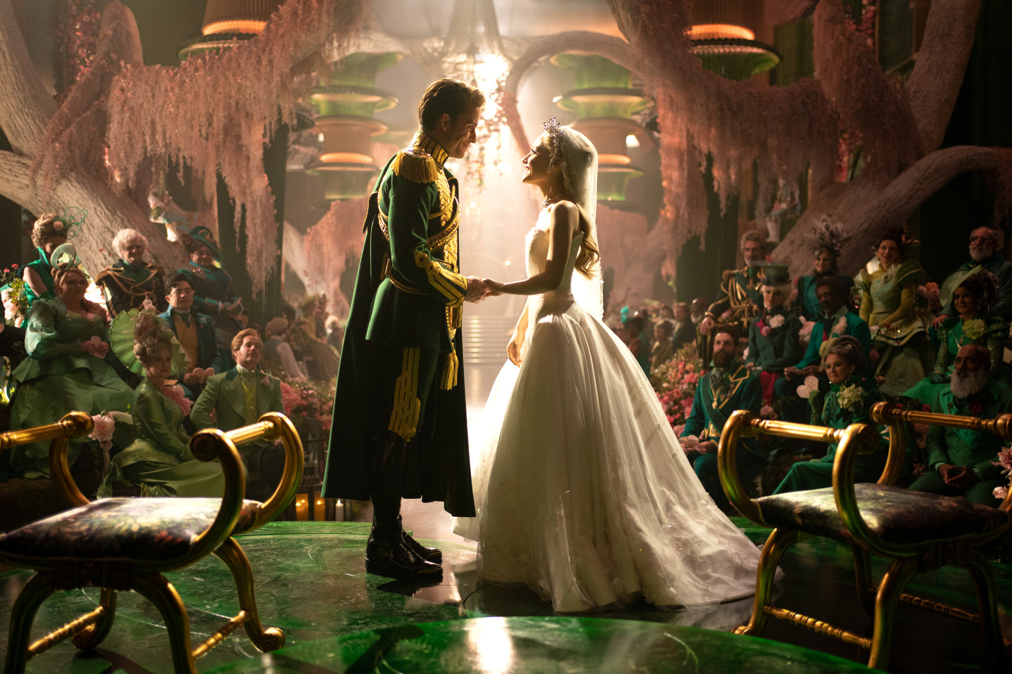 Wicked For Good - Szenen - ov - 07 Scene Picture.jpg