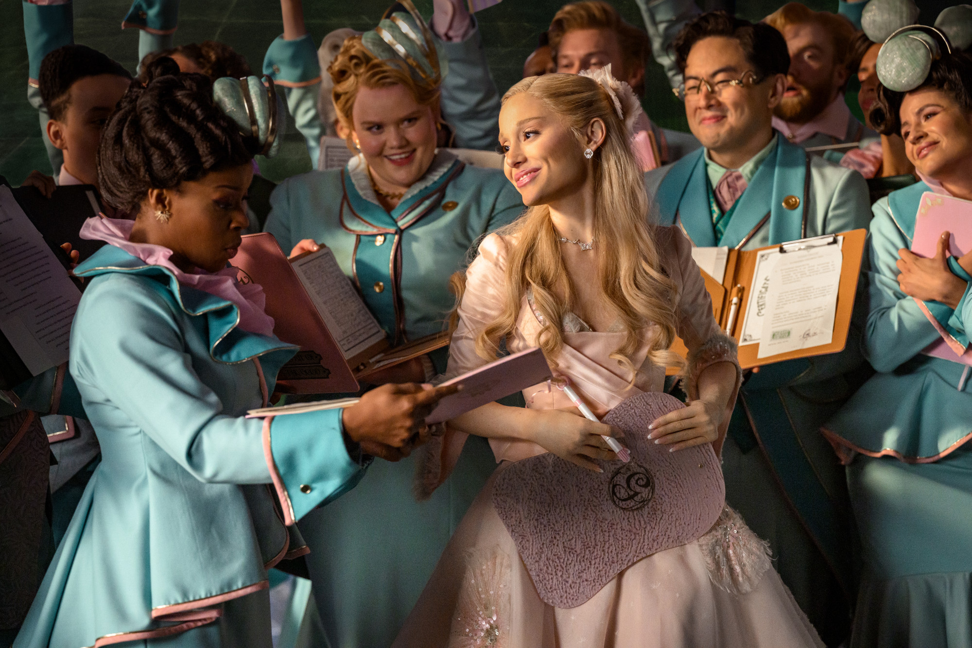 Wicked For Good - Szenen - ov - 09 Scene Picture.jpg