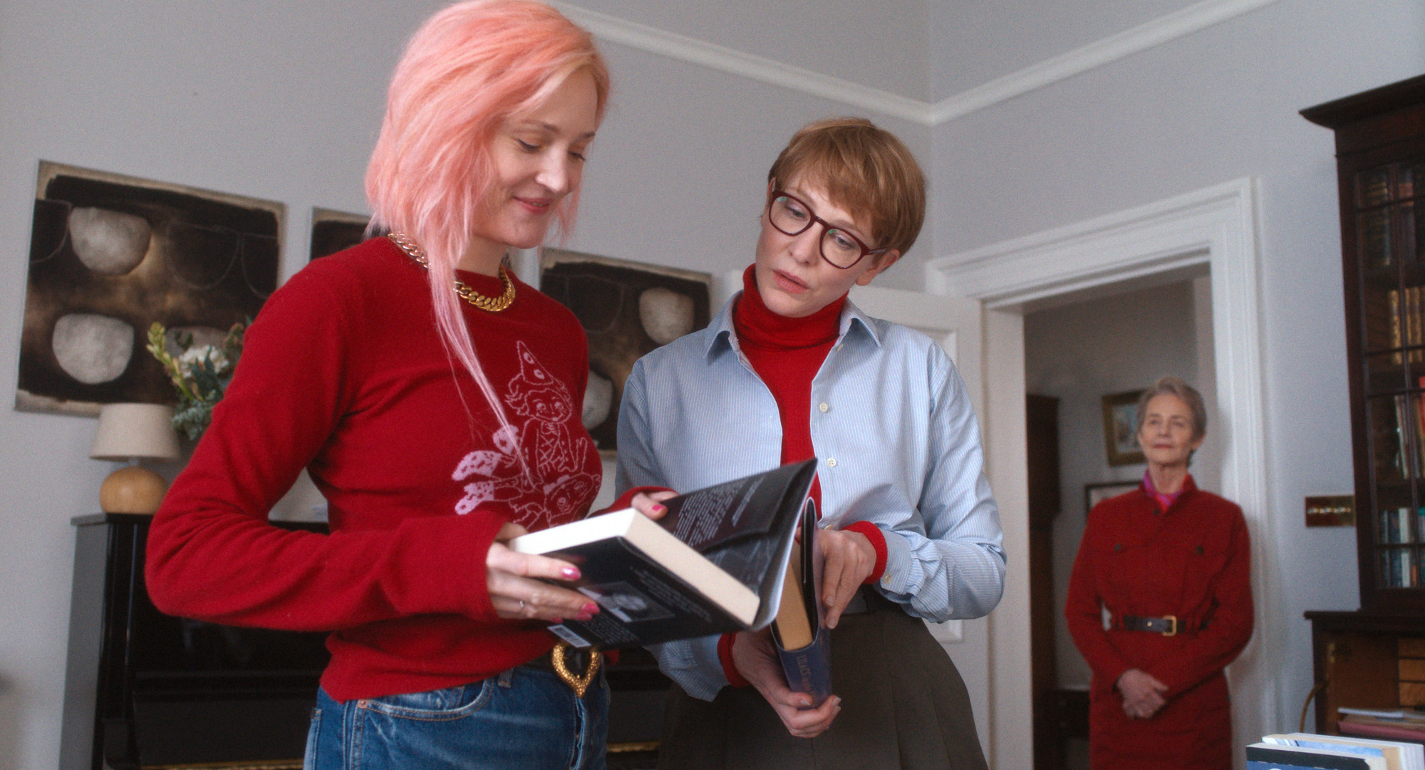 fathermothersisterbrother_filmstill1_vague-notion-photo-by-yorick-le-saux_uid_6900c7a3b9e8b (1).jpg