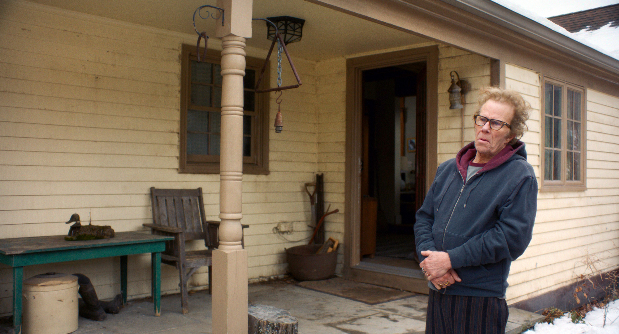 fathermothersisterbrother_filmstill3_vague-notion-photo-by-frederick-elmes_uid_6900c7a3af4c1 (1).jpg